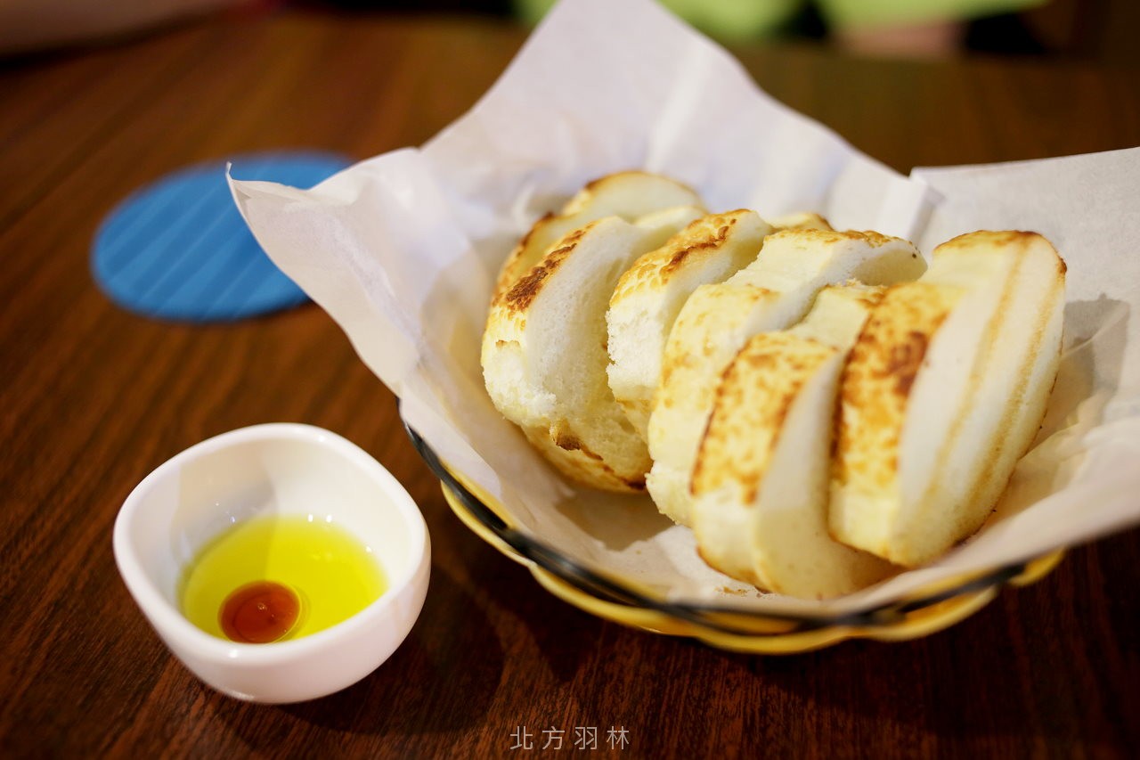 麵包可以沾油醋醬,頓時又有一種回到歐洲的感覺XD