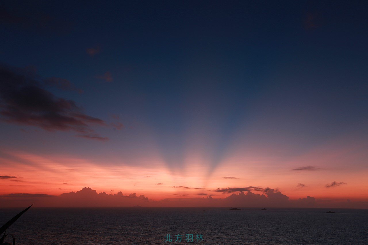 晨光下的三連嶼,還勉強可以看到亮島呢